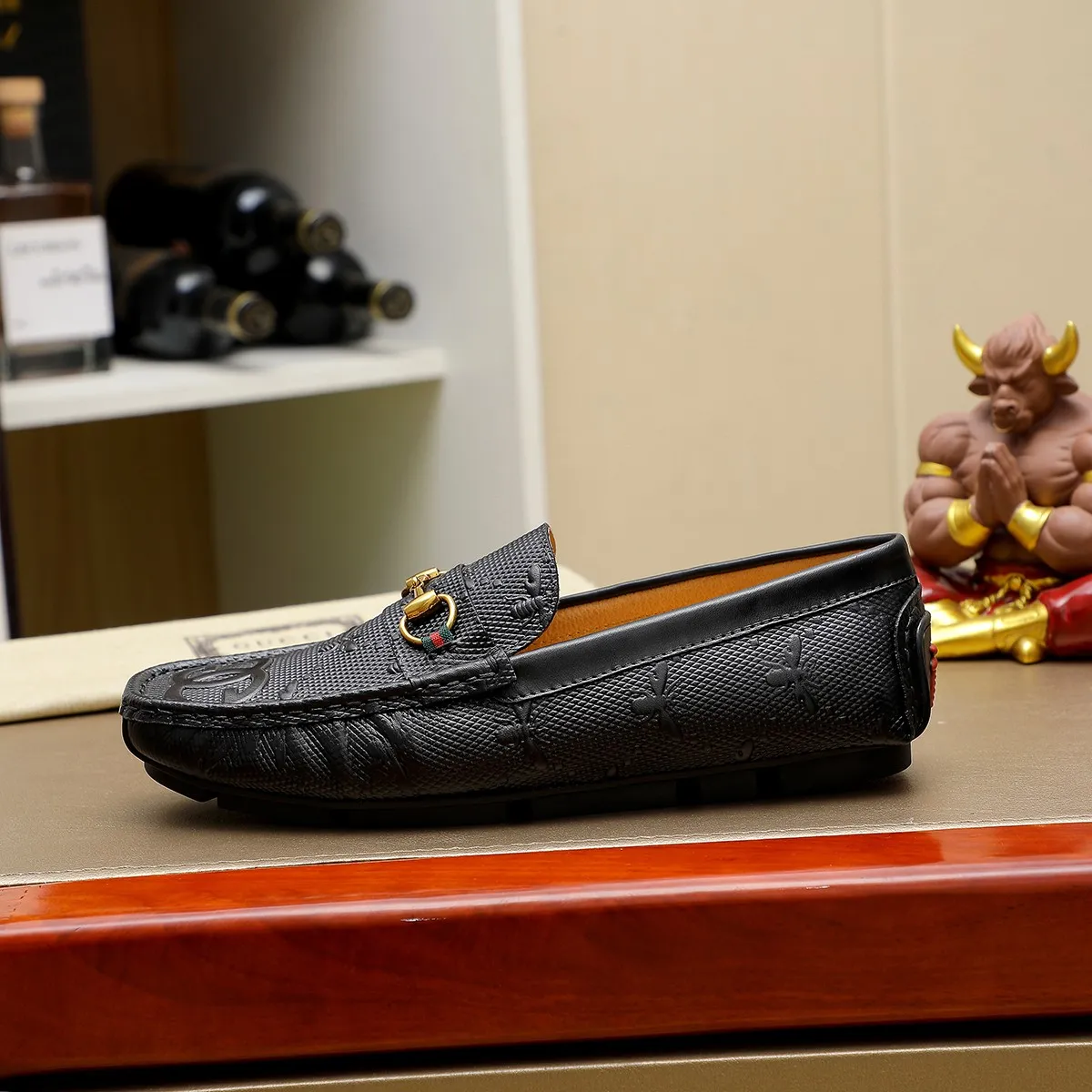 Men's shoes💰380💰🕷🕷️【 GUCCI 】Gucci's best-selling trendy men's casual slip-on shoes 🇨🇳Official website original 1:1 mold 💯Original quality, fine workmanship ☘Fashionable and versatile, perfect shape, comfortable on the feet 🍓Trendy men's recommended model, imported cowhide on the top layer 🎋High-quality pigskin lining, rubber wear-resistant and non-slip outsole, high-end atmosphere, worth owning 🍉Optional 38-44